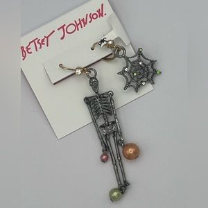 New Betsey Johnson mismatched Halloween skeleton spider web dangle earrings